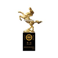 金馬水晶獎杯定制伯樂獎馬術賽飛馬造型優秀員工企業獎杯定做刻字